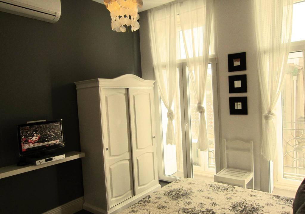 Pinho Apartments, And 2*