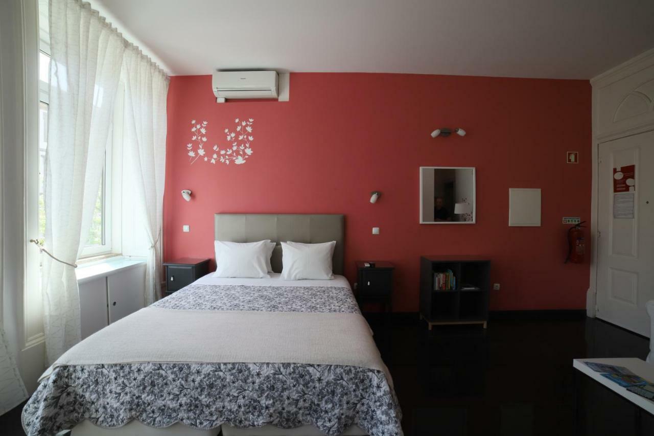 Pinho Apartments, And Pensión 2*